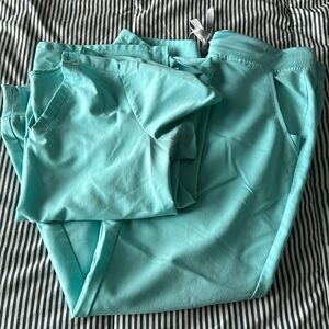 Figs scrub set